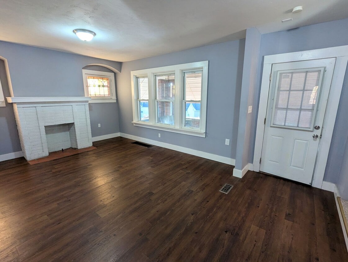 3 Bedroom 1.5 Bathroom House (Greenfield) - 3 Bedroom 1.5 Bathroom House (Greenfield)