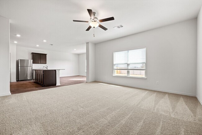 Foto del edificio - Spacious 4BR Home with HUGE Private Backyard in Homestead Estates – Minutes from Austin