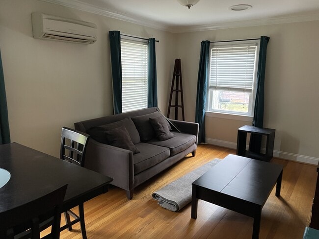 Foto del edificio - 7209 Flower Ave