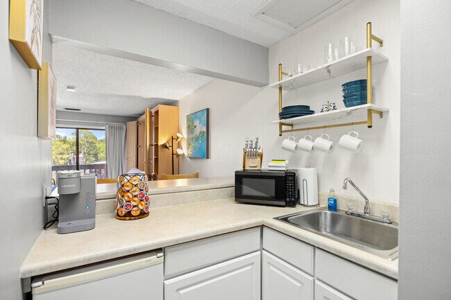 Building Photo - 300 Yacht Club Dr