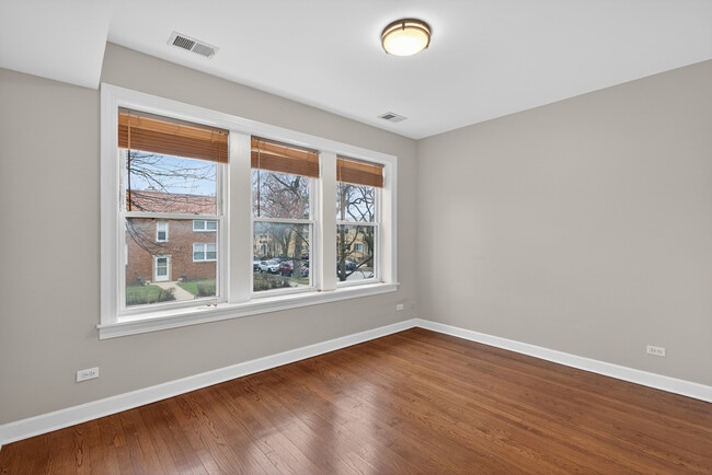 Building Photo - 9100 Lamon Ave
