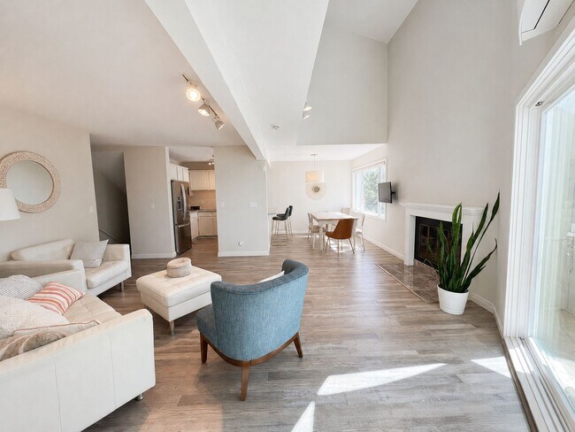 Foto del edificio - Renovated Los Gatos Retreat Backing to Oak Meadow Park