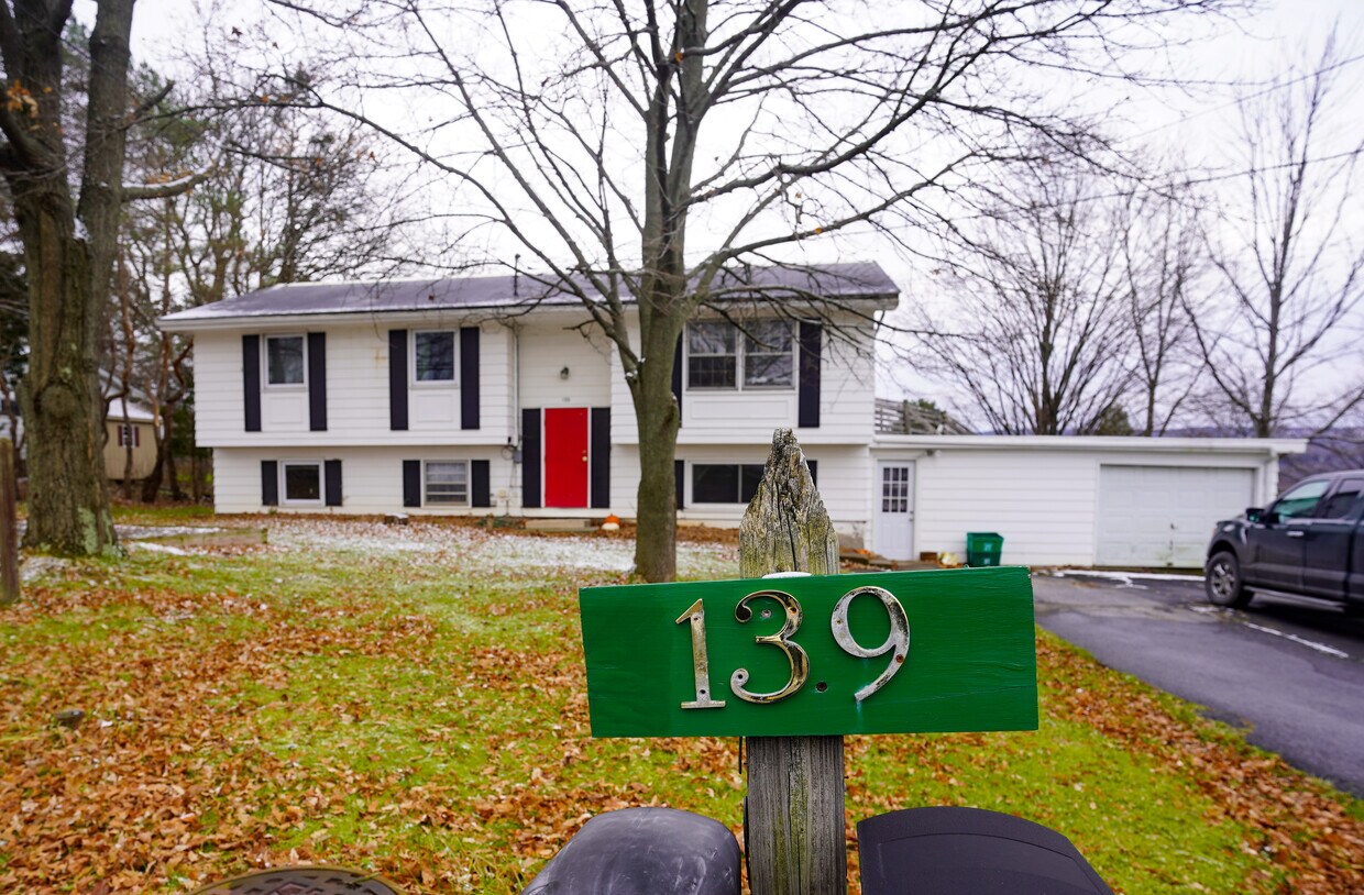 Primary Photo - 139 Honness Ln
