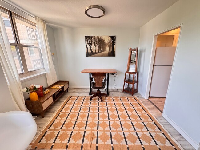 Foto del edificio - 1301 N Harrison St