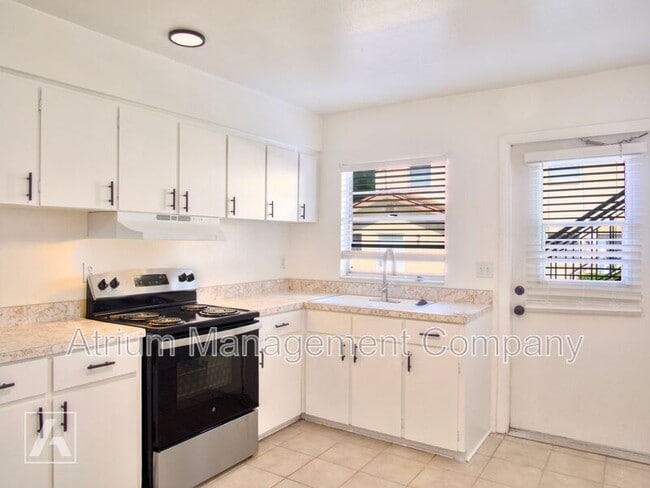 Building Photo - 1102 Elmwood St