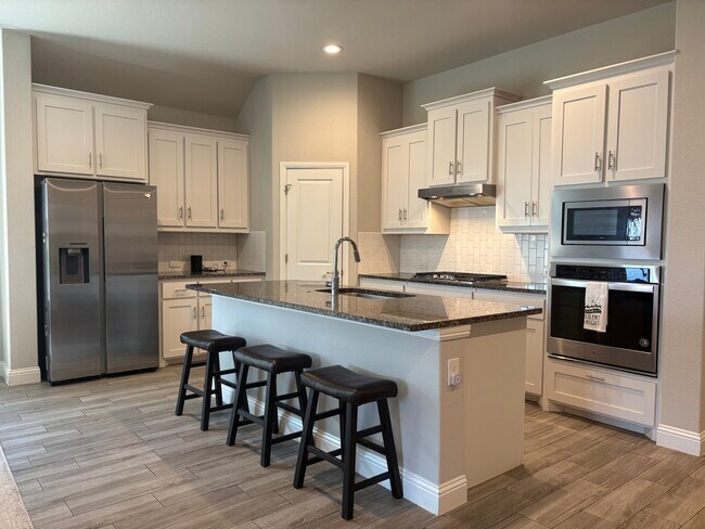 Foto del edificio - 1031 Pitch Pine St