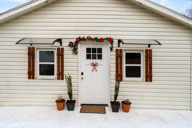 Building Photo - 6500 Nathan Ave