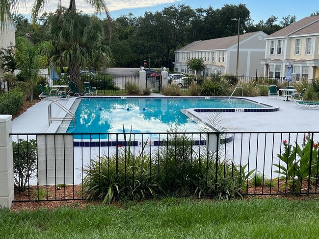 Foto del edificio - 13536 Embassy Park Ct