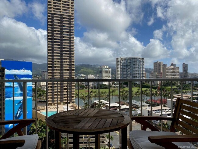 Building Photo - 1925 Kalakaua Ave