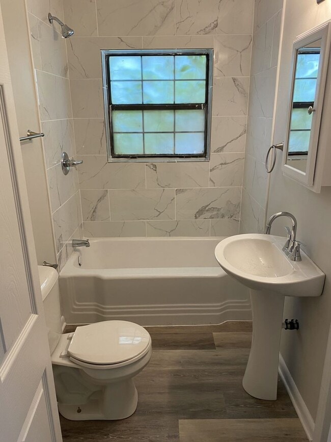 Foto del edificio - 701/703 Cooktown Rd