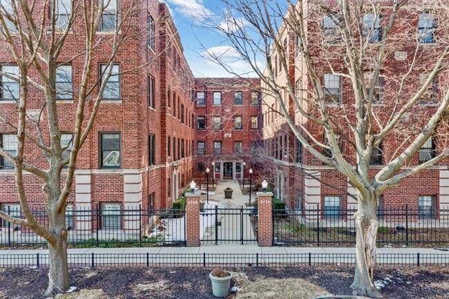 Building Photo - 3712 N Sheffield Ave