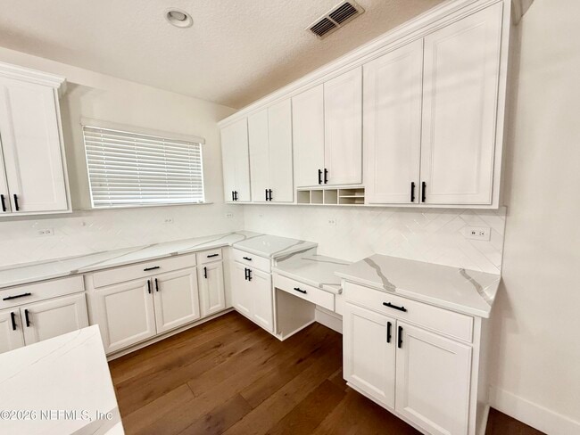 Building Photo - 154 Kiwi Palm Ct