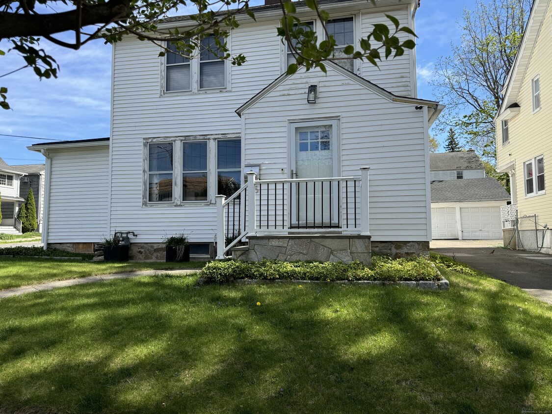 Foto del edificio - 15 Overland Ave