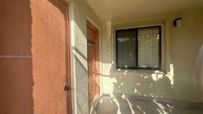 Foto del edificio - 415 Lakeview Dr