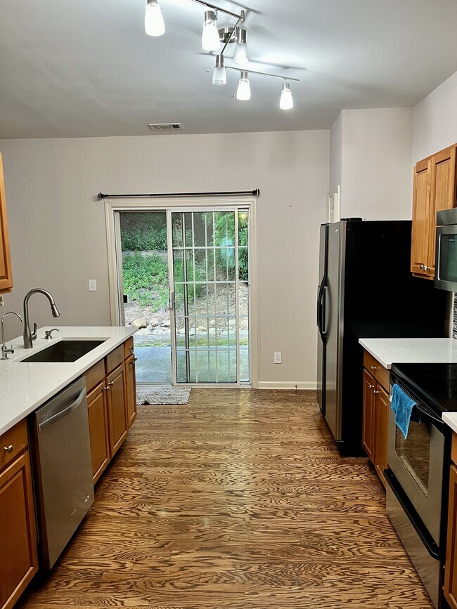 Building Photo - 551 Windstone Trl