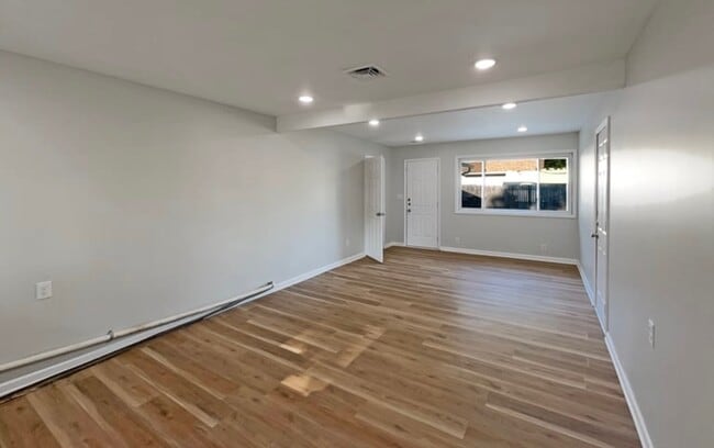 Building Photo - 19 Crestview Dr