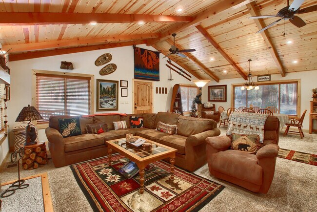 Building Photo - 8026 Larkspur Ln