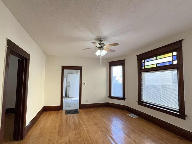 Building Photo - 585 Case Ave