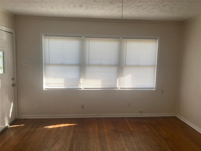 Building Photo - 1021 Nottingham Dr