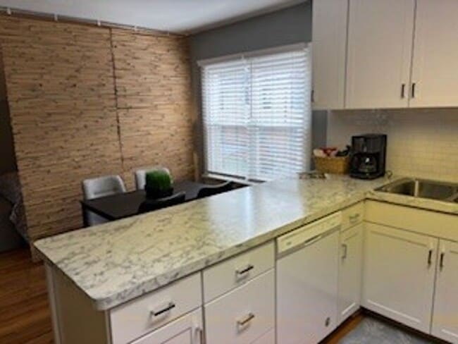 Foto del edificio - Beautiful, Spacious Studio – Fully Remodel...