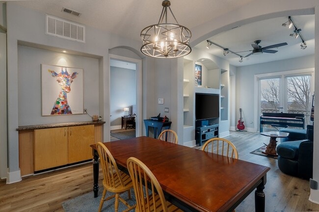 Building Photo - 2600 Hillsboro Pike