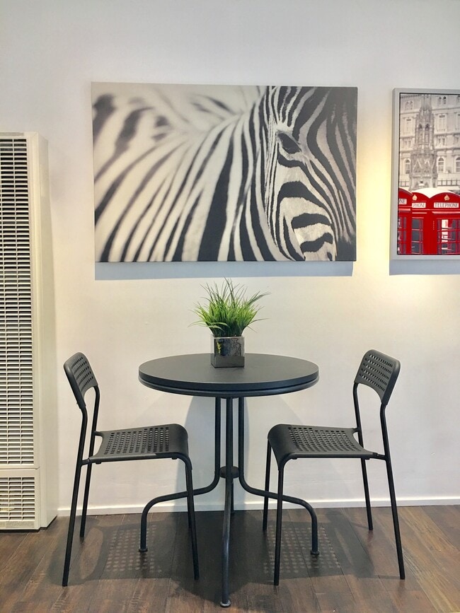Foto del edificio - 1082 Meadowbrook Ave