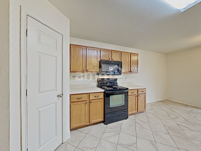 Building Photo - 9715 Woodland Pines