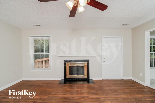 Foto del edificio - 5807 Running Ridge Rd