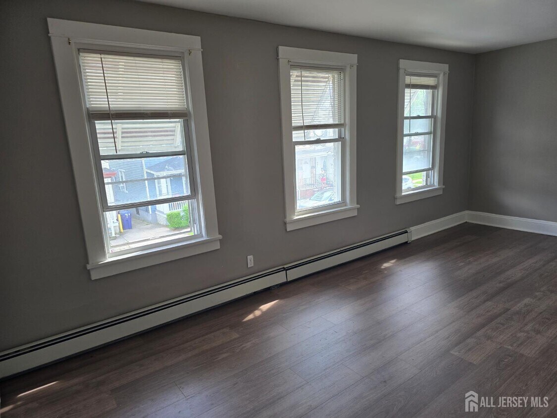 Foto principal - 450 Hall Ave