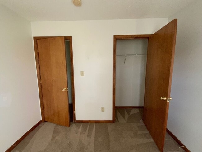 Building Photo - 3 BR 2 BA Southwest