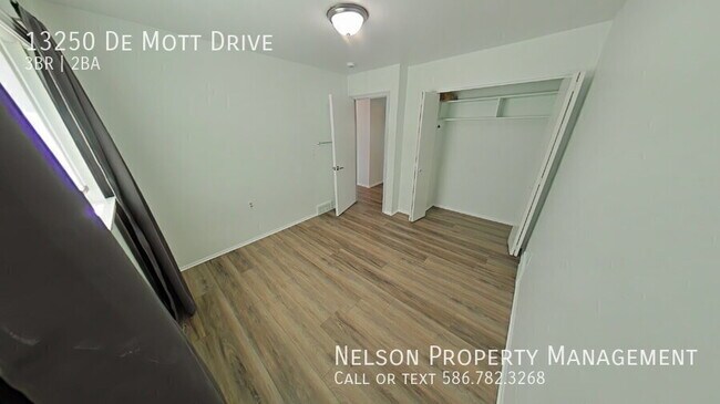 Foto del edificio - 13250 De Mott Dr