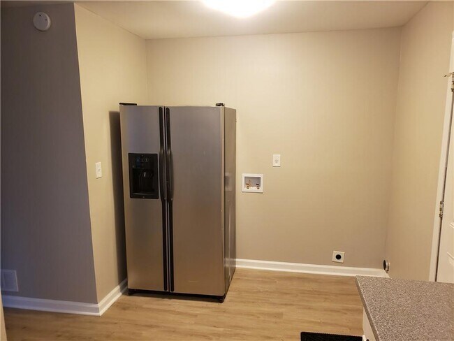 Foto del edificio - 4911 Valley Dale Dr SW