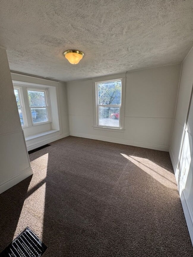Building Photo - 1150 Kinnaird Ave