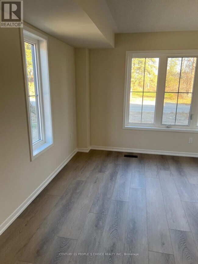 Photo du bâtiment - 3 Kingbird Cmn