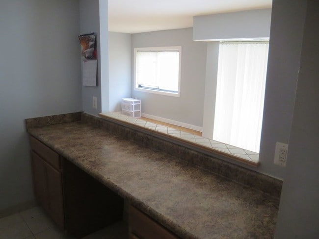 Building Photo - Fresh well kept 2 bedroom