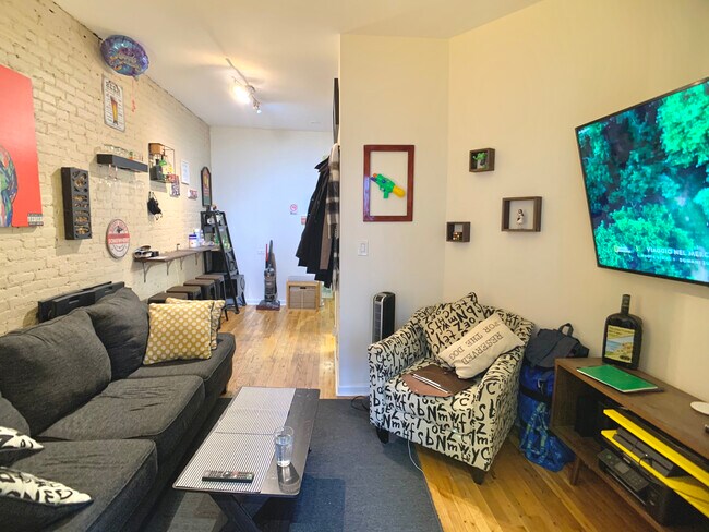 Building Photo - 328 E 94th St