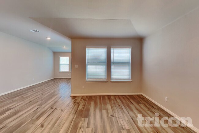 Foto del edificio - 13669 Paxton Blvd