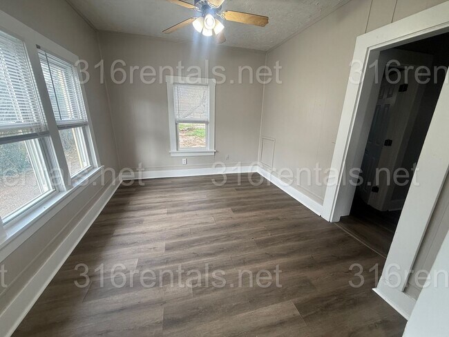 Foto del edificio - $945- 3 bed 1 bath home - Single Family Home