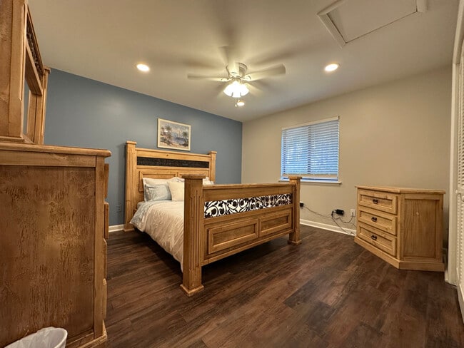 Building Photo - 111 Seaparc Cir