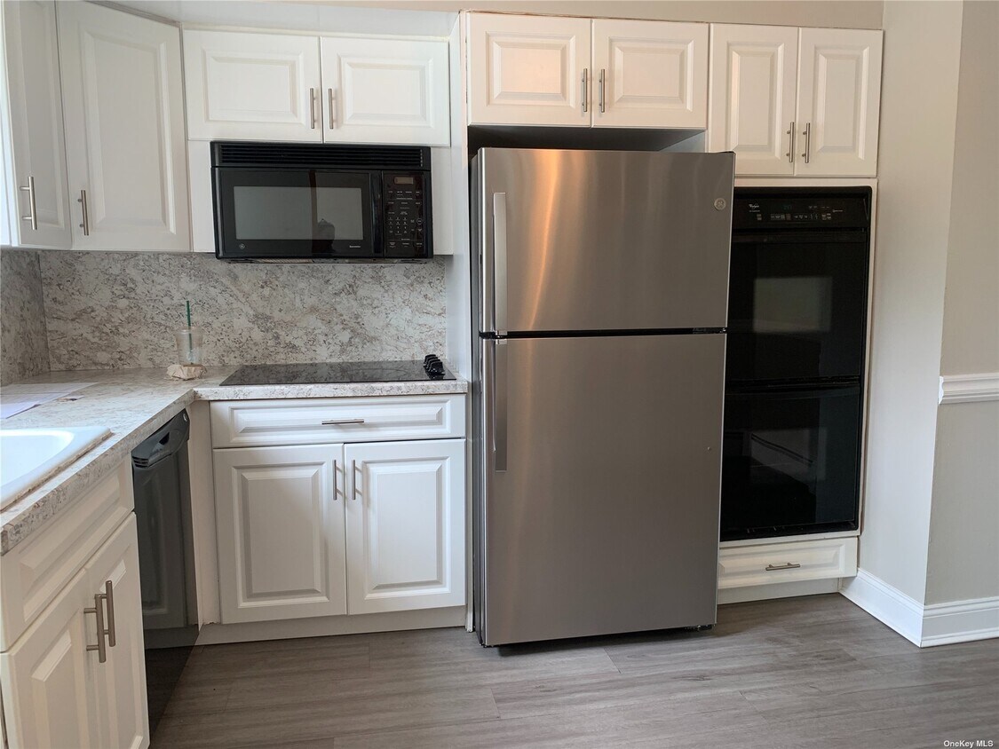 28 Raines St, Melville, NY 11747 Townhome Rentals in Melville NY