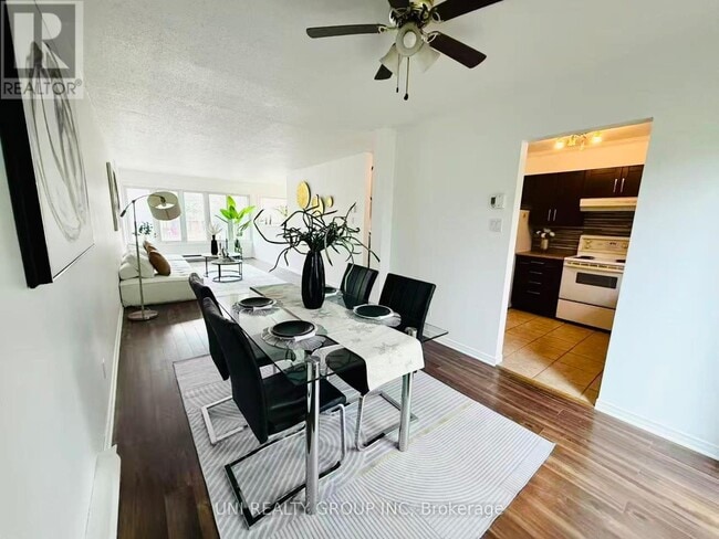 Building Photo - 2064 Eric Crescent