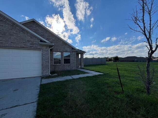 Foto del edificio - Private Cul-de-Sac 3 Beds 2 Batchs Home on a Spacious Lot