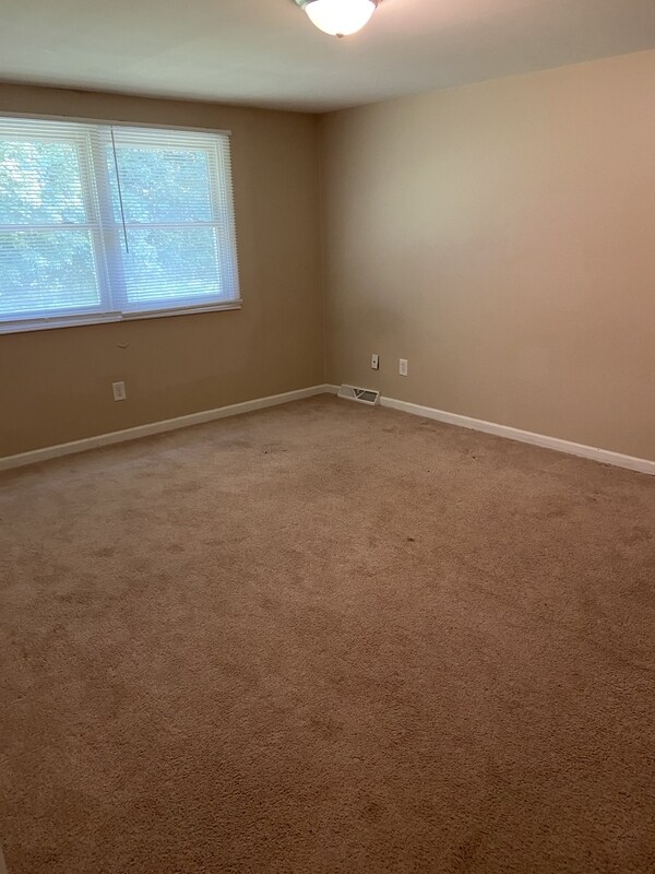 Building Photo - 139 Creekside Dr