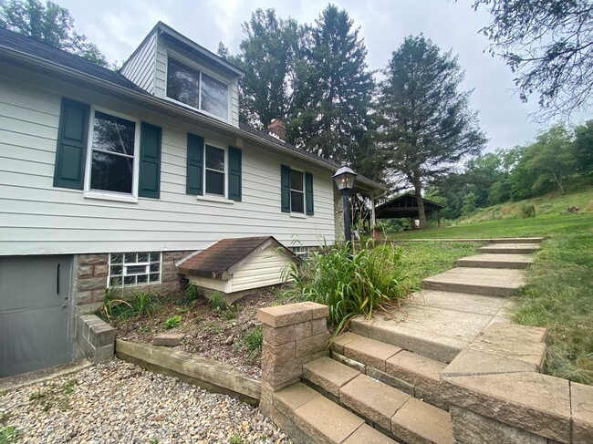 Building Photo - 3 bedroom home with 2 acres in Plum Boro -...