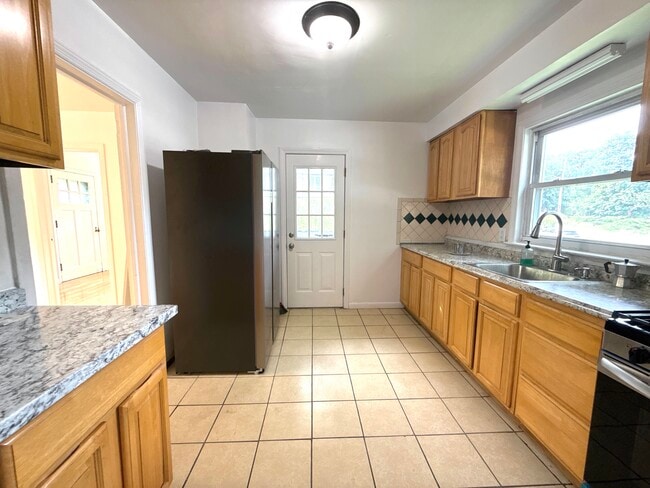 Kitchen Area - 93 W Grand Ave