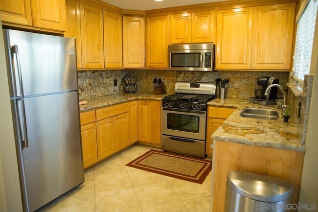 Building Photo - 796 Valley Crest Dr