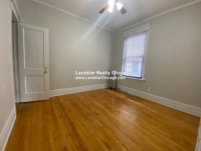 Building Photo - 1314 W Waveland Ave