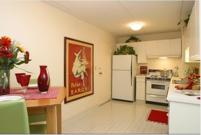 Foto del edificio - 5441 N East River Rd