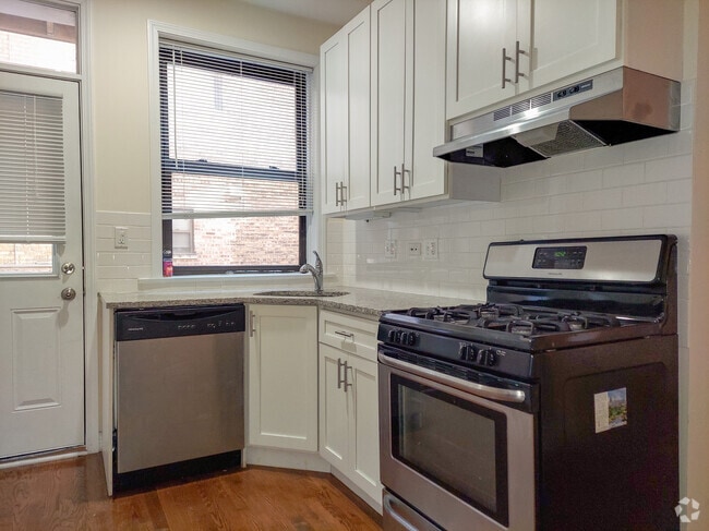 Building Photo - 4653 N Wolcott Ave