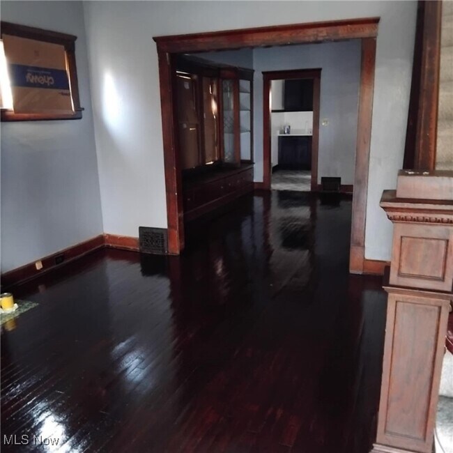 Foto del edificio - 9802-9804 Denison Ave